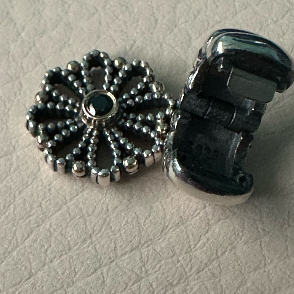 Pandora Retired Lace Flower Dangle Clip - Picture 2 of 8